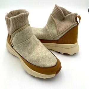 Merrell Women's Cloud Renew Bluff Warm Winter Ankle Boots Shoes‎ Size 7.5 (NWOT)